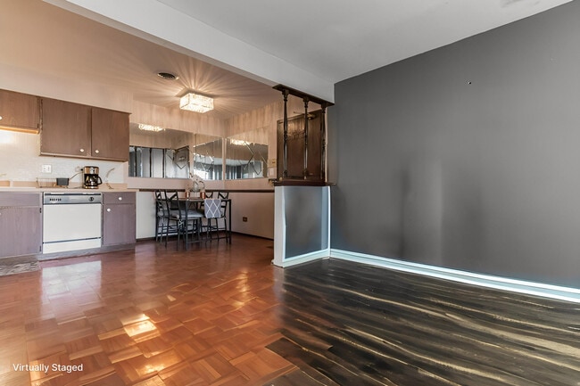 Building Photo - 310 George St