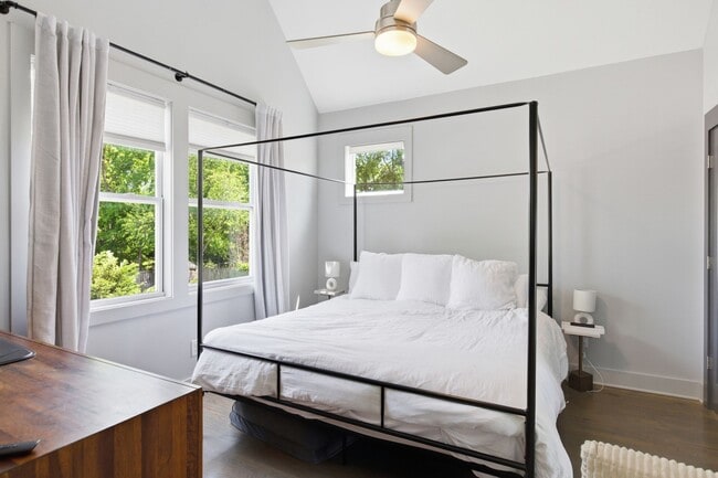 Building Photo - 1608 16th Ave N