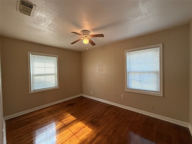 Building Photo - 1401 Pugh Dr