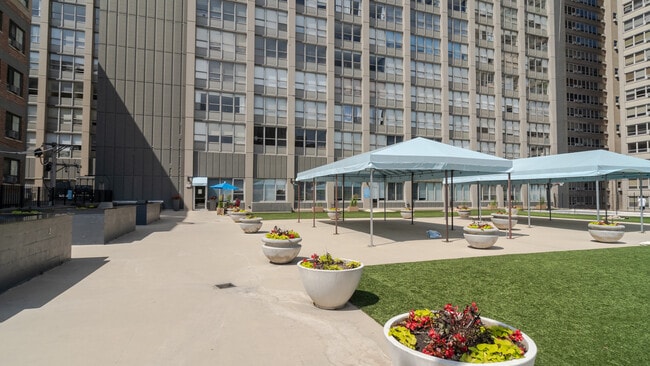 Building Photo - 655 W Irving Park Rd