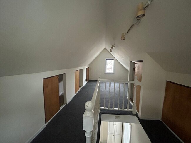 Building Photo - 4843 N Oakley Ave