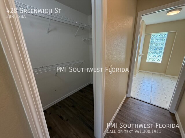 Building Photo - 428 Greenwich Ave NW