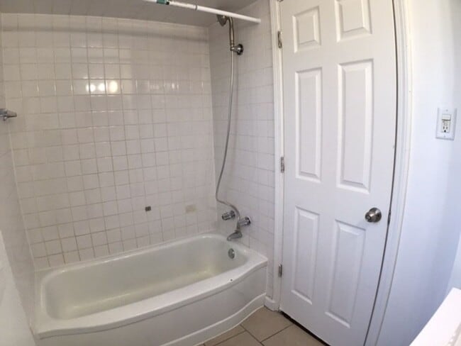 Building Photo - Beautiful 4 bedroom house in great Dolton ...