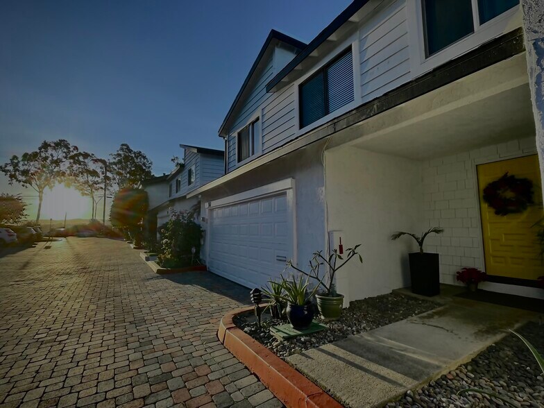 House with Back Bay View - 385 Sunrise Cir