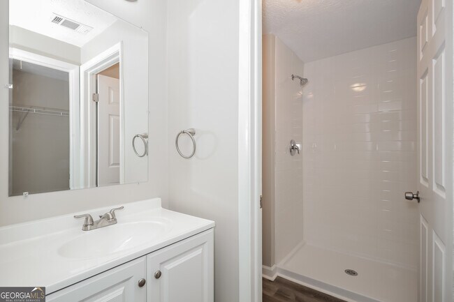 Building Photo - 5356 Olde St