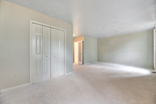 Building Photo - 1053 N George Mason Dr