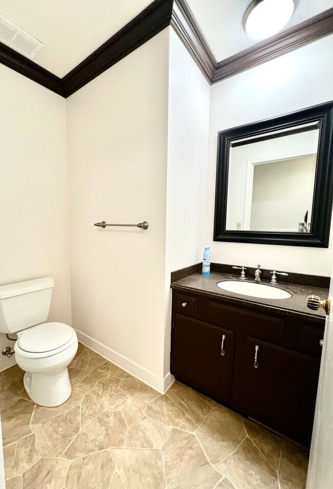 Building Photo - Lake Villa 4040- PLACEMENT