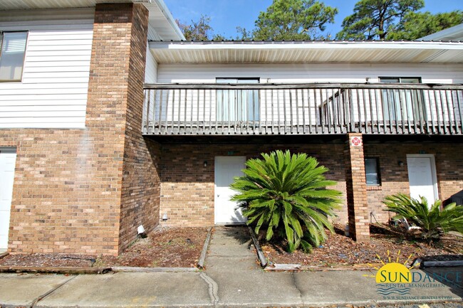 Primary Photo - Great 2 Bedroom Townhouse in Fort Walton