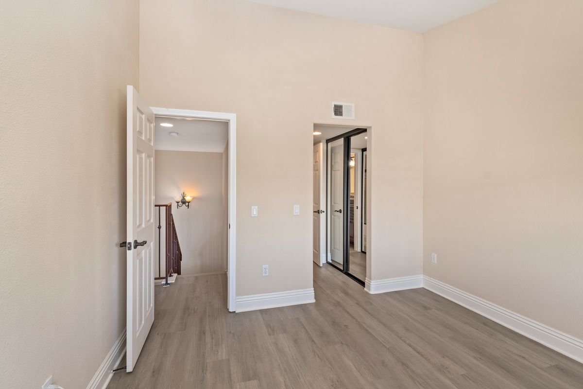 Building Photo - 3965 Nobel Dr