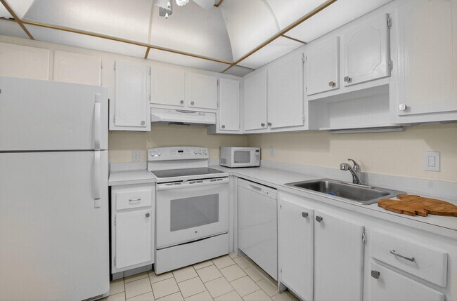 Building Photo - 359 Saxony Trail