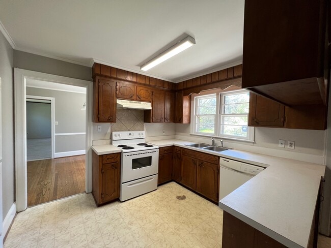 Building Photo - 10039 Mt Holly Rd