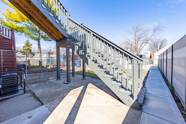 Building Photo - 4914 W 32nd Pl