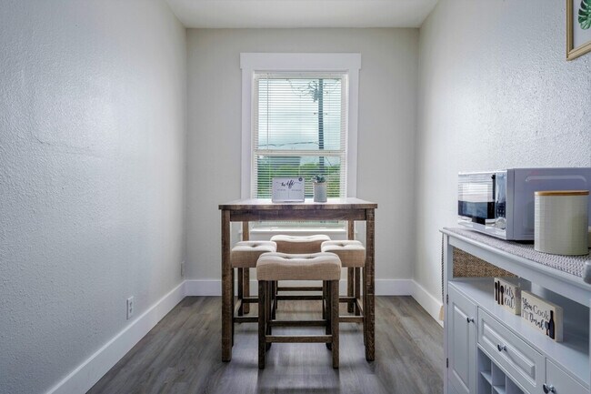 Building Photo - 1112 Morgan Ave