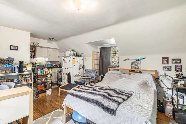 Building Photo - 608 W Washington St