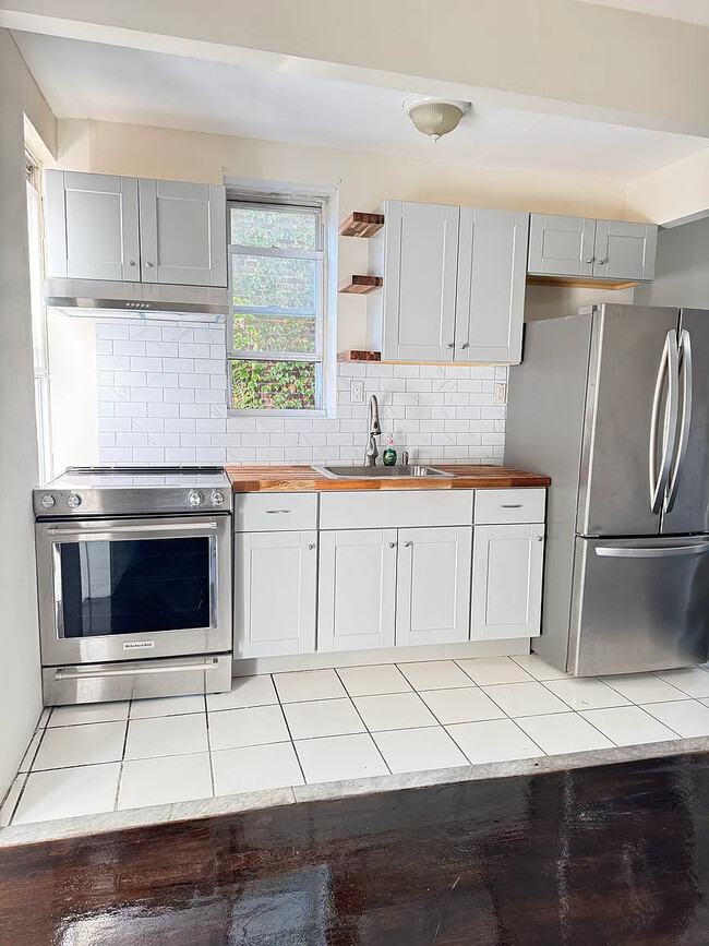 Building Photo - 124 W 179th St