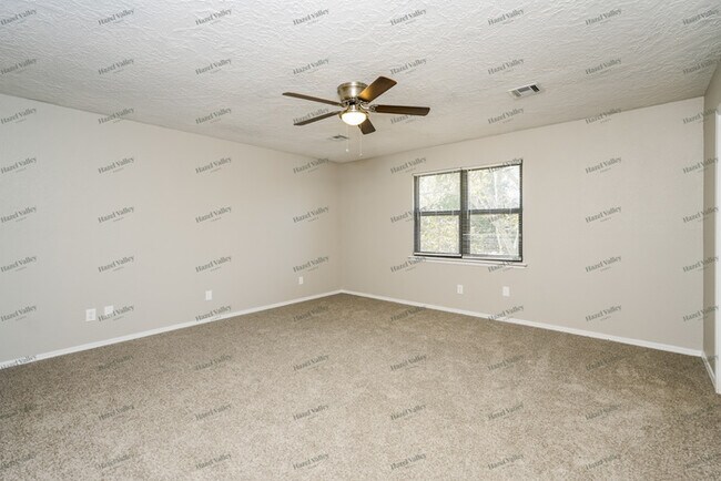 Building Photo - 8304 S 6th St