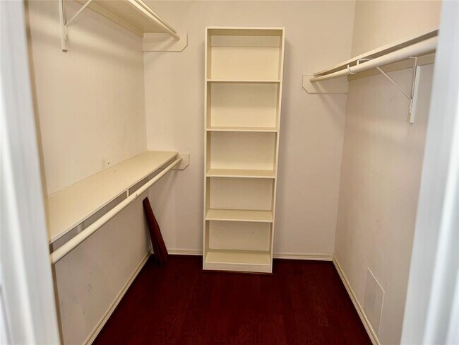 Building Photo - 1440 Dian St