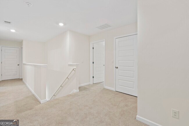Building Photo - 3645 Beaconfield Ct SE