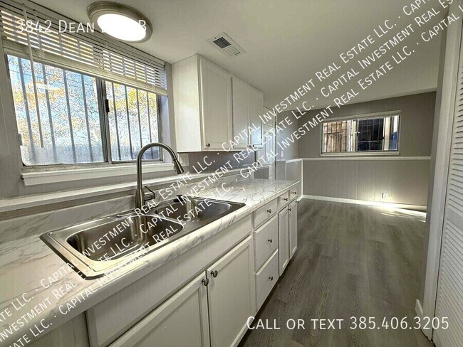 Building Photo - 3842 Dean Dr