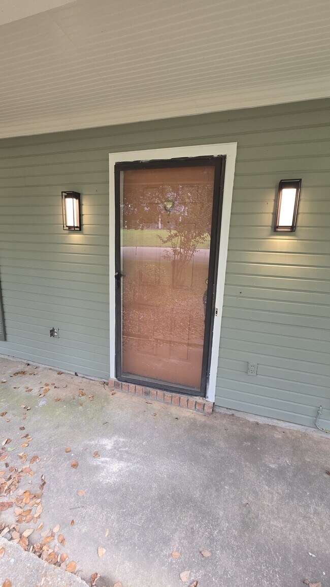 Building Photo - 405 Brentwood Dr