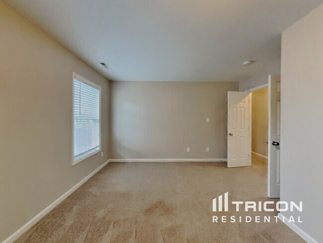 Building Photo - 547 Hay River St