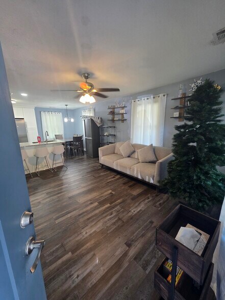 Building Photo - 2724 Mapleton Ave