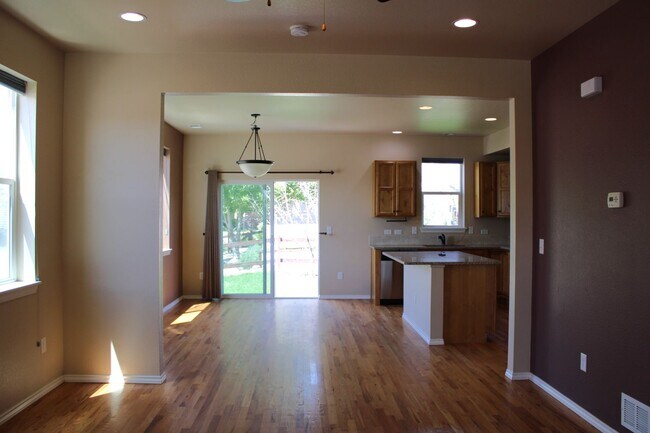 Building Photo - Stunning 3 Bedroom Home in North Fort Coll...
