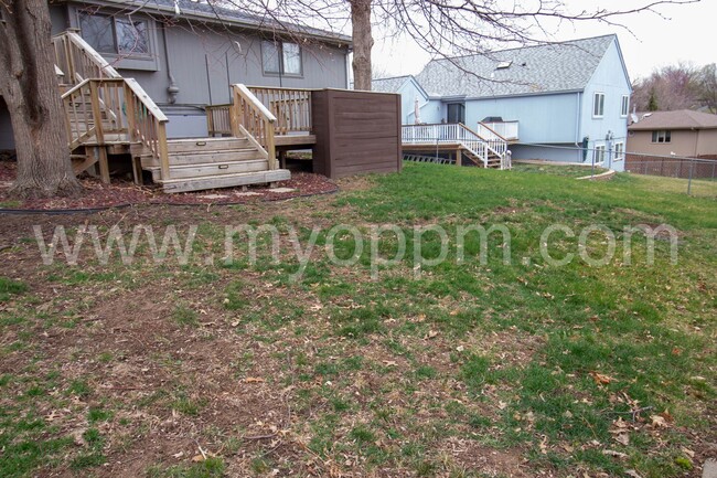 Building Photo - Must See! Well maintained 3 Bedrooms 2.5 B...