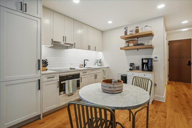 Building Photo - Fabulous 1 Bed/1 Bath condo at The Avidian in Navy Yard!