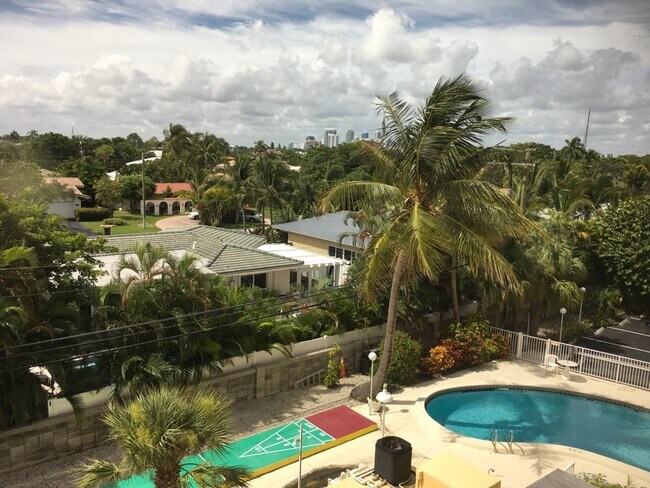 Front & Back great views - 2400 NE 9th St