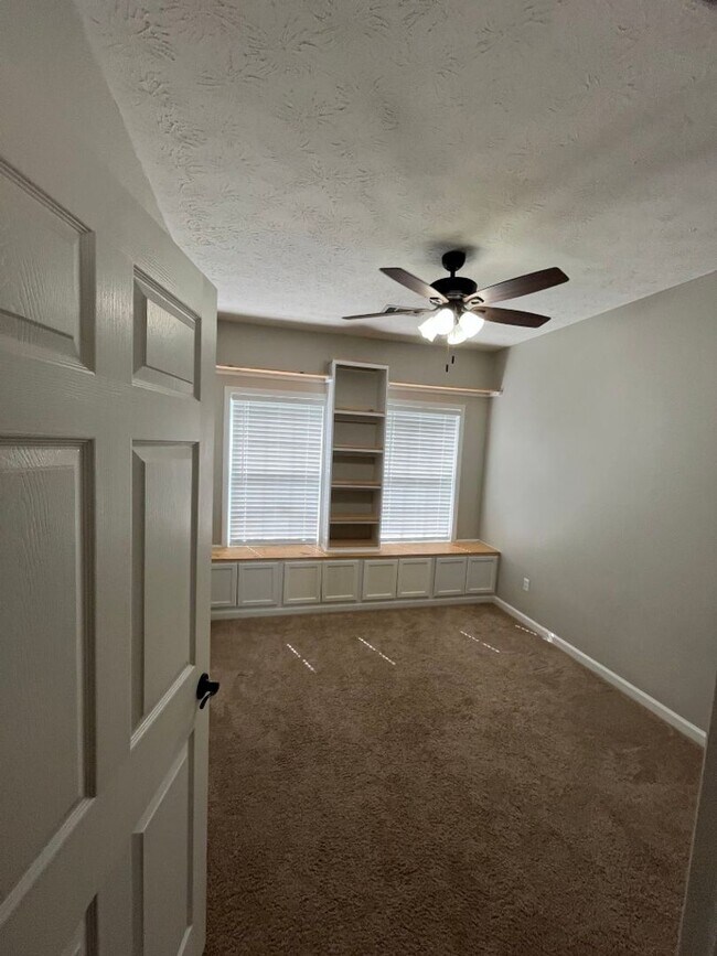 Building Photo - 804 Churchill Crossing