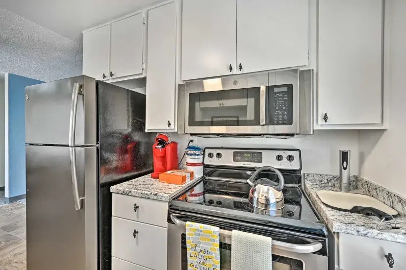 Building Photo - 5760 Jackson Dr