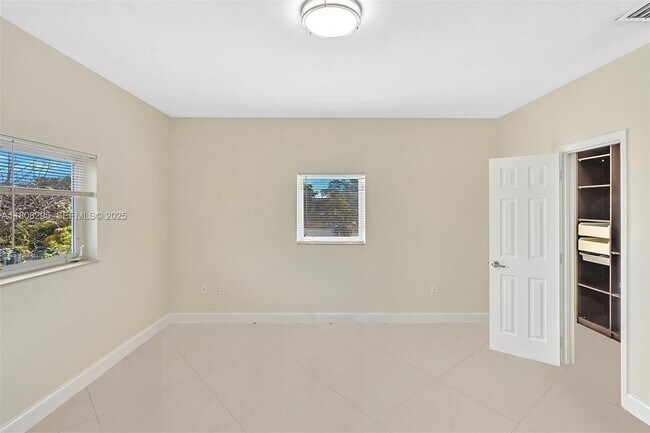 Building Photo - 2620 NE 214th St