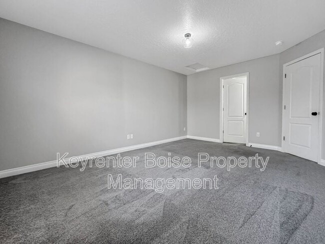 Building Photo - 770 S Ahsahka Way