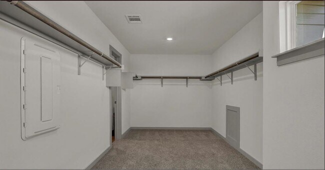 Building Photo - 436 Millbrook Blvd
