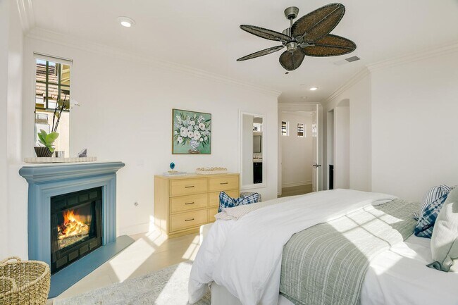 Building Photo - Walk to Beach & Cedros Stunning 4BR Home in Prime Solana Beach Location