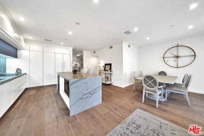 Building Photo - 132 N Swall Dr