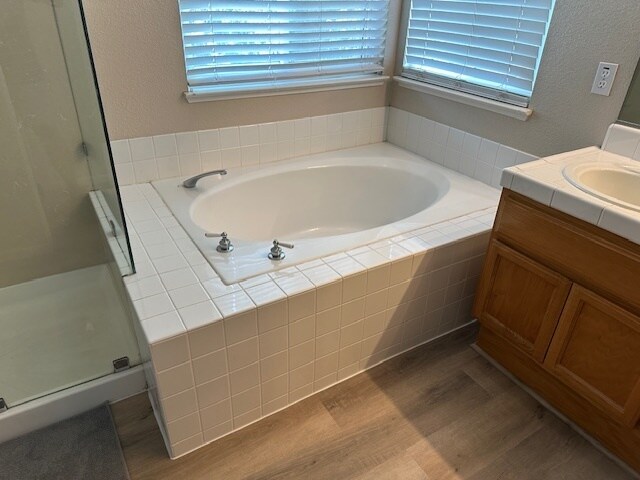 Building Photo - Lodi 4 Bedroom 3 Bathrom Home with a Pool
