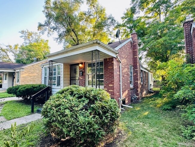 Building Photo - 3 Bedroom 1 Bath Welcome Section 8 Call 31...