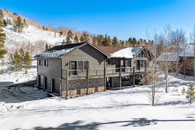 Building Photo - Fully Remodeled 4 bedroom Home in Hamilton...