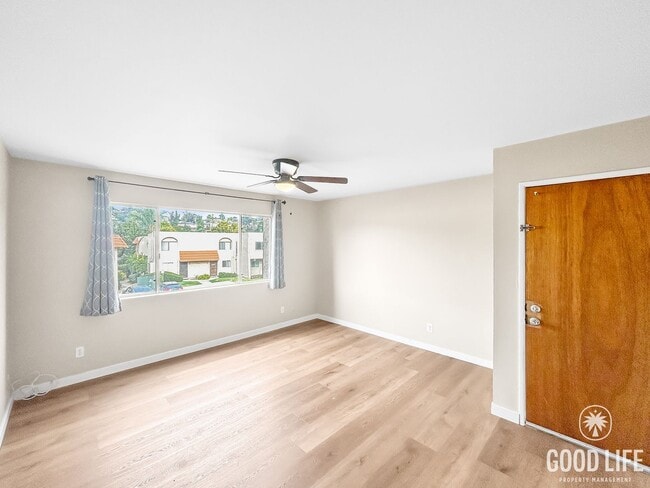 Building Photo - Beautiful 2BD/2BA w/ Reserved Parking and A/C in College Area!