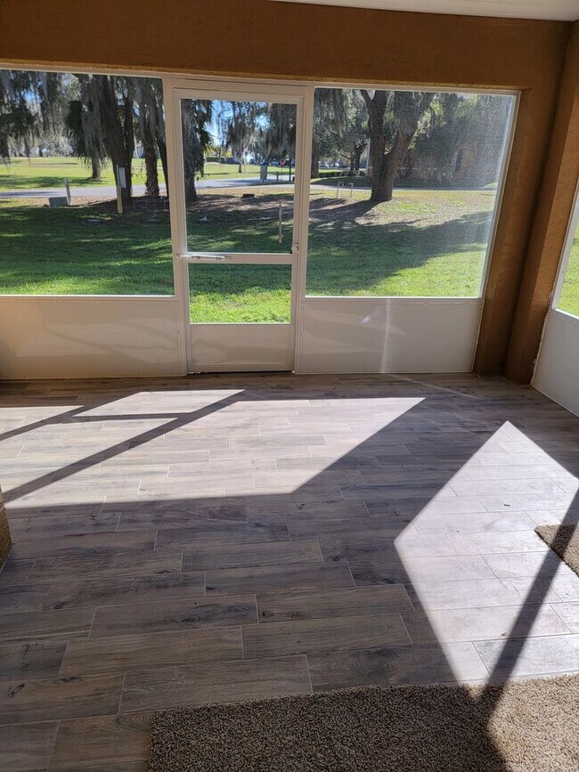 Building Photo - Gorgeous 3/2 Townhome in Lakeside!!!!