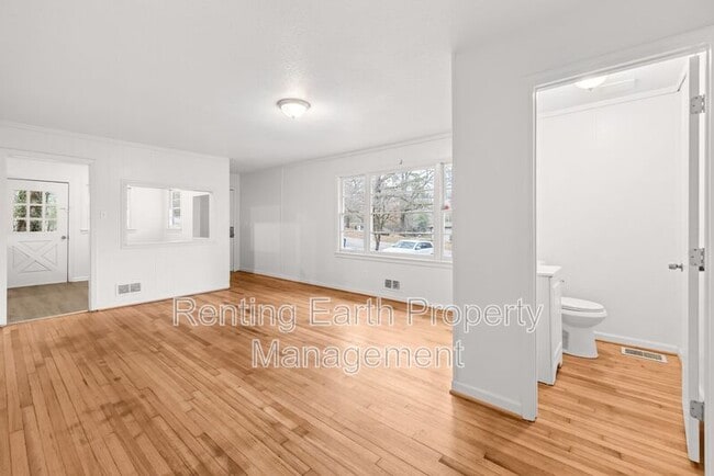 Building Photo - 221 Lawson Rd