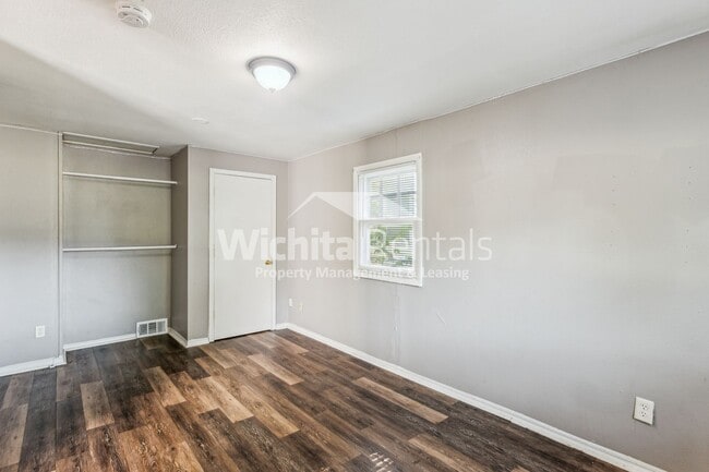 Building Photo - 3 bedroom 1 bath home