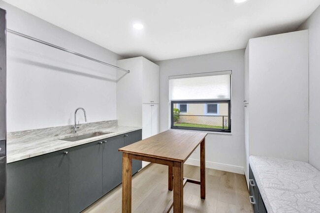 Building Photo - 13949 Sheffield Ct