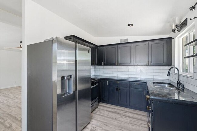 Building Photo - Bright & Airy 2-Bedroom Midtown Tucson Apartment Near TMC & The Loop