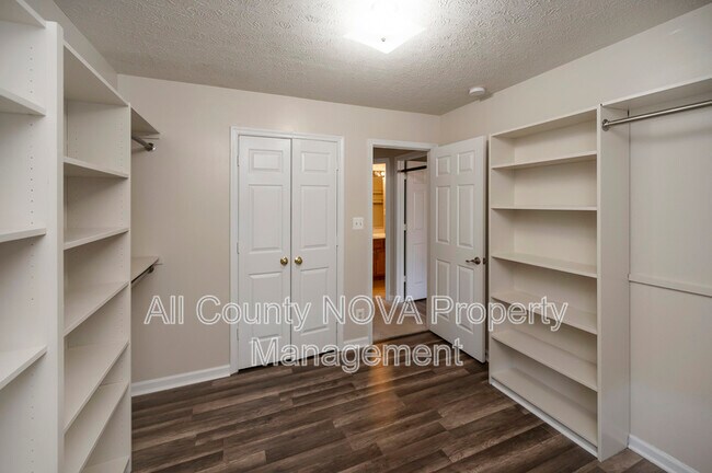 Building Photo - 610 Kensington Dr