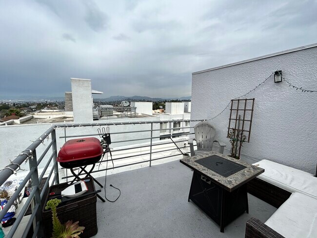 Building Photo - 1066 Everett Pl