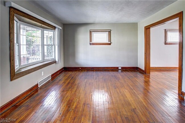 Building Photo - 1513 Treadway Ave