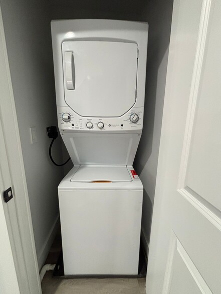 Building Photo - 1027 W Dauphin St